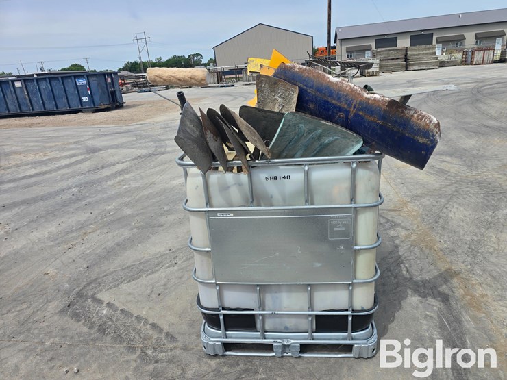 long-handled-tool-assortment-image-8