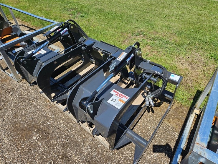 #327-•-2026-stout-72-8-skid-steer-72"-grapple-bucket-image-12