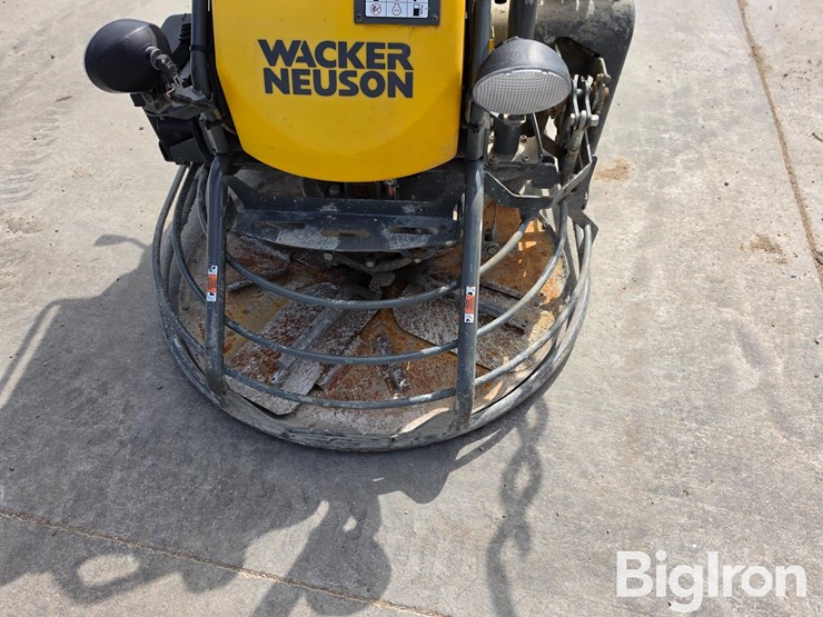 wacker-neuson-crt36-ride-on-trowel-image-17