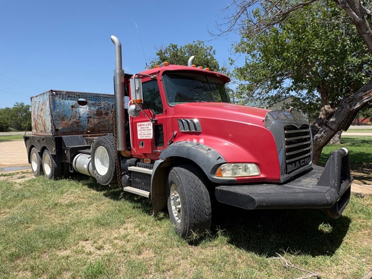 2009-mack-granite-t/a-daycab-winch-bed-truck-image-3
