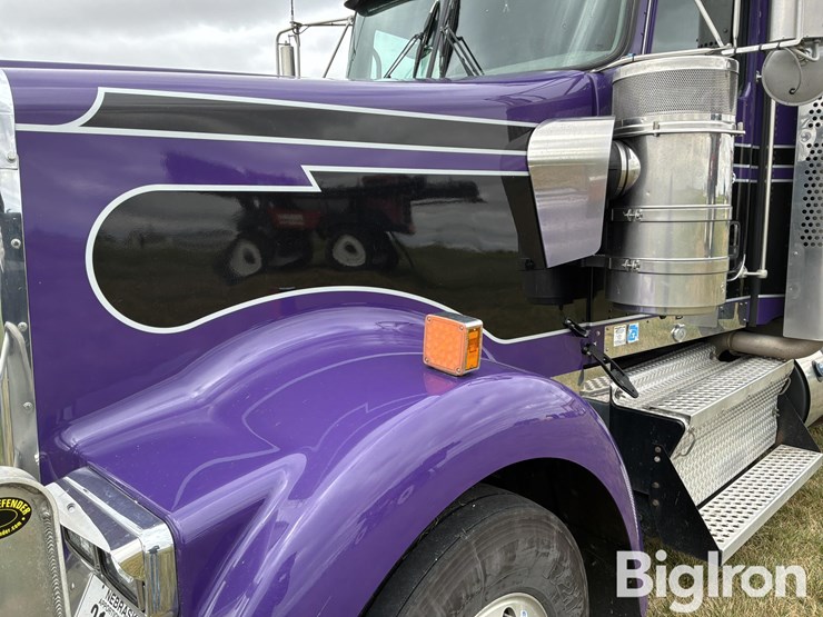 2019-kenworth-w900-image-17