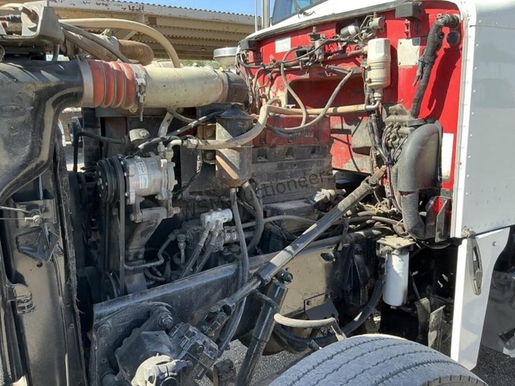 1996-peterbilt-379-image-13