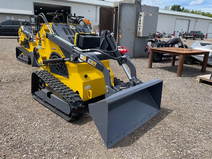 #2823-•-2026-landhero-mini-skid-steer-loader-image-2
