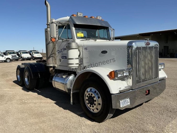 2000-peterbilt-379-image-3