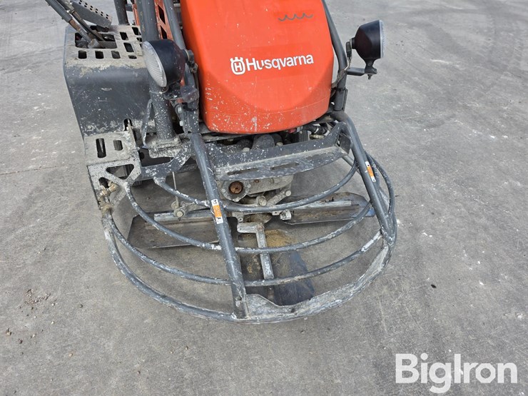 husqvarna-crt36-ride-on-trowel-image-9
