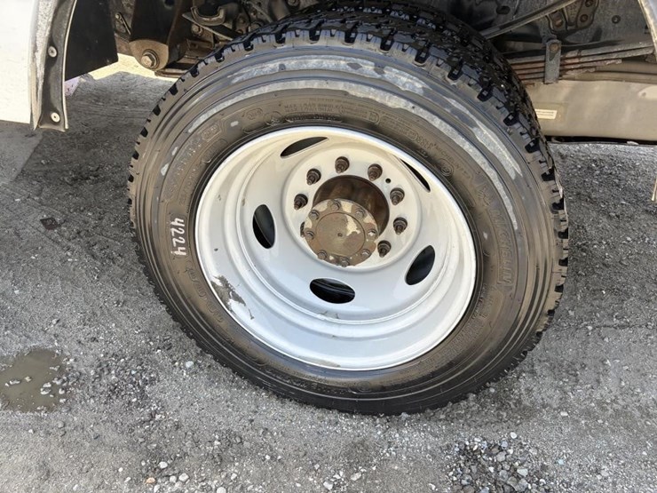 2011-ford-f550-image-5