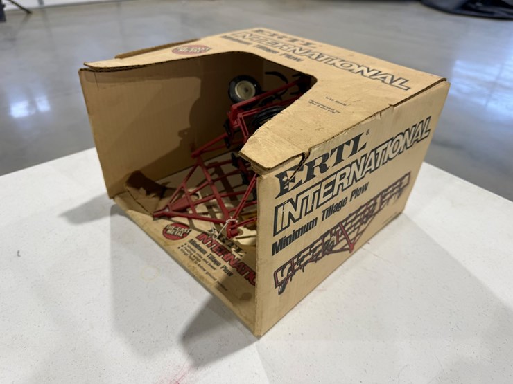 #47268-•-international-tillage-plow-vintage-toy-image-1