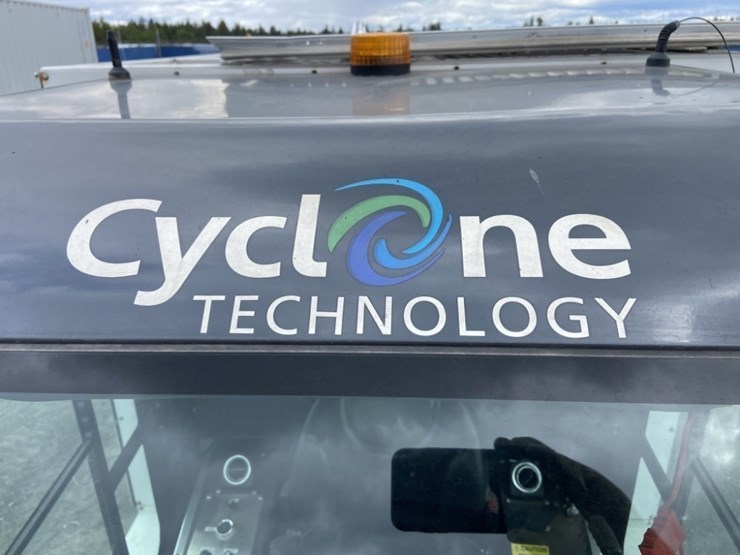 2013-cyclone-cy5500-surface-cleaning-truck-image-9
