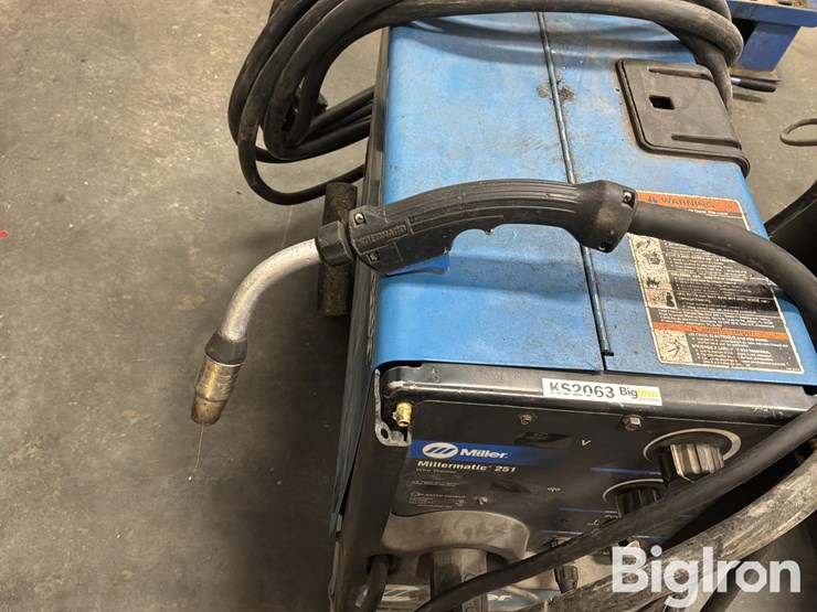 miller-millermatic-251-wire-welder-image-17