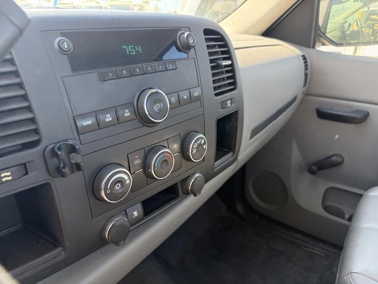 2011-chevrolet-silverado-2500-image-15