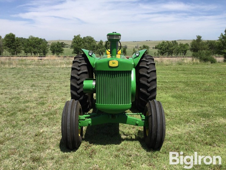 1959-john-deere-830-image-2
