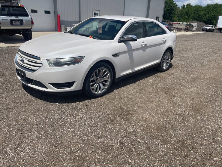 #2858-•-2015-ford-taurus-limited-(has-wi-title)-image-1
