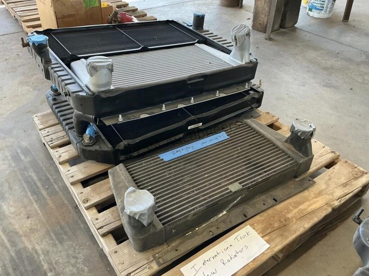 international-truck-radiators-(new)-image-3