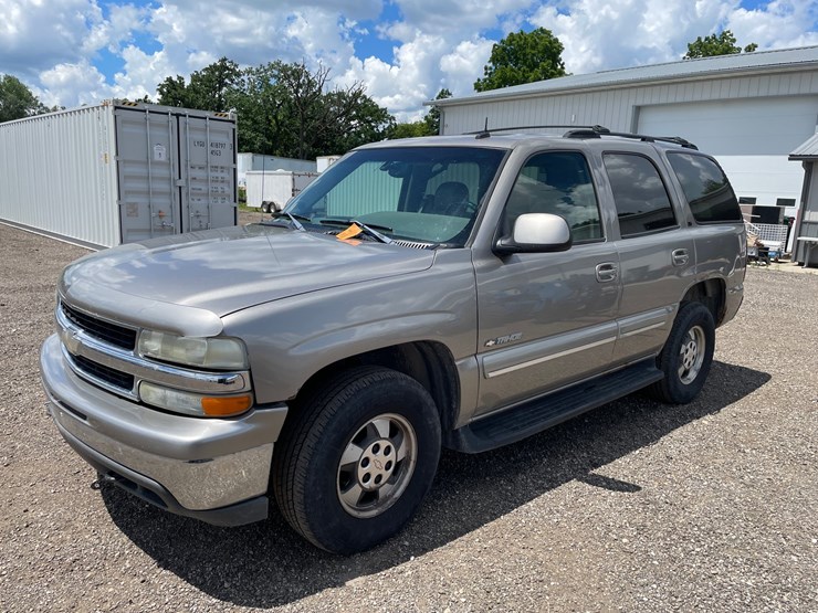 2003-chevrolet-tahoe-image-1