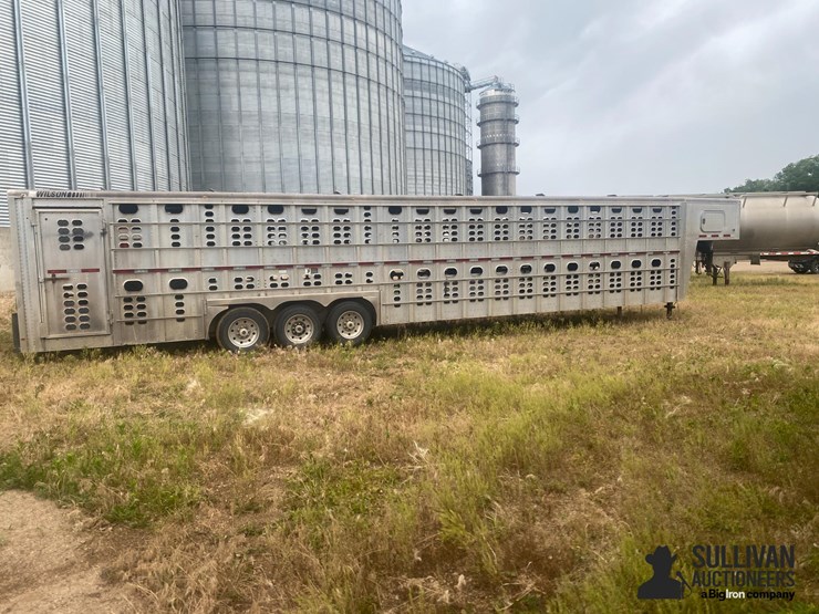 2018-wilson-livestock-trailer-image-4