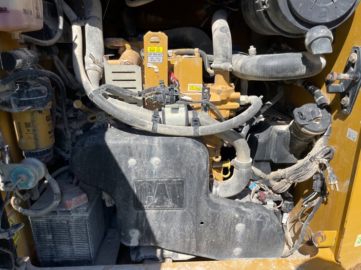 2020-caterpillar-246d3-image-32
