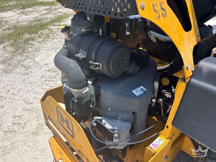 2015-hustler-super-z-72in-zero-turn-mower-image-17