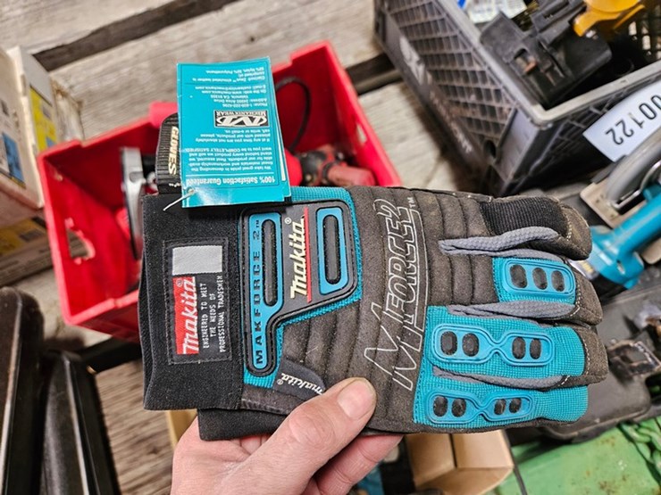 #121-•-assorted-power-tools-image-7