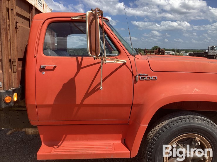 1975-dodge-d600-image-15