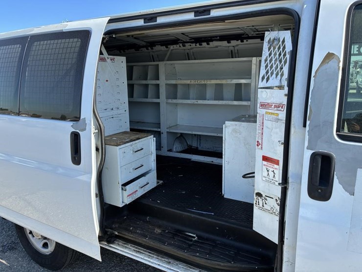 2008-chevrolet-express-3500-image-14