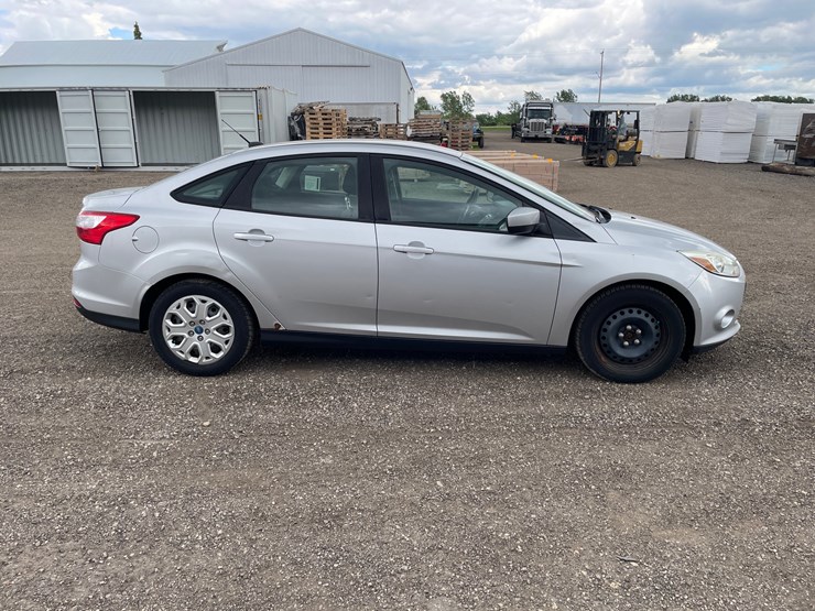 #2797-•-2012-ford-focus-se-sedan-image-6