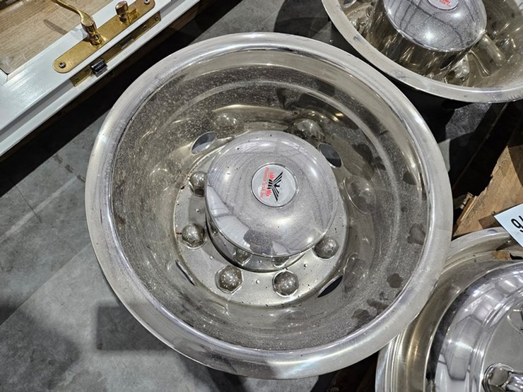 #176-•-phoenix-chrome-hub-cap-set-image-3