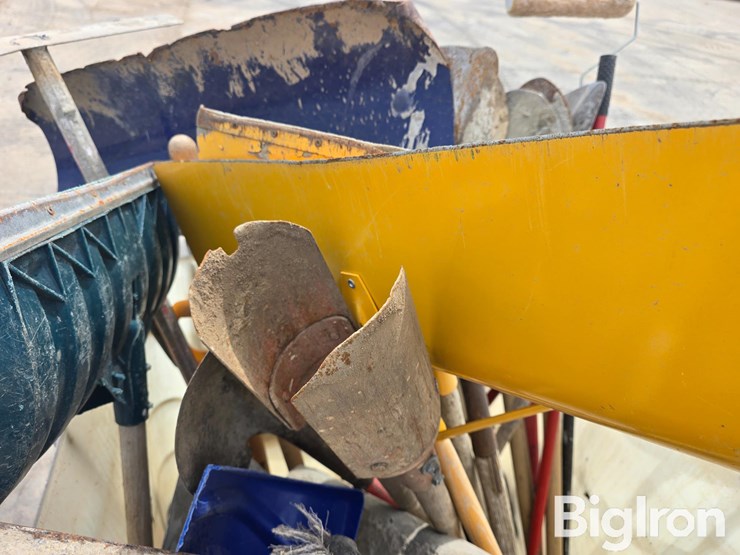 long-handled-tool-assortment-image-14