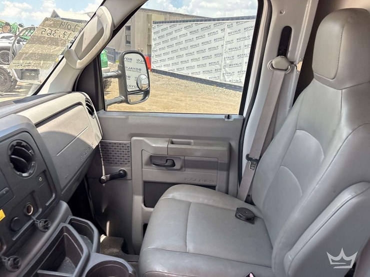 2014-ford-e450-image-13