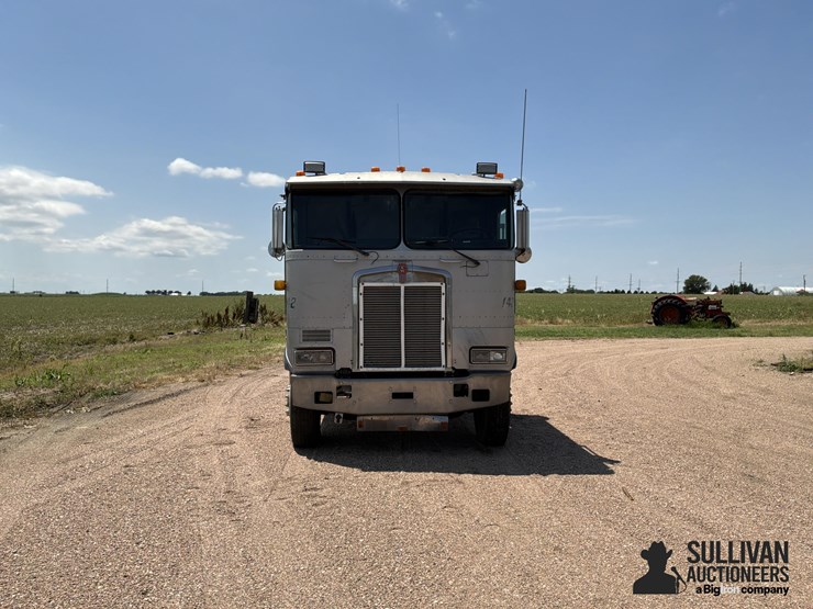 1985-kenworth-k100-image-2