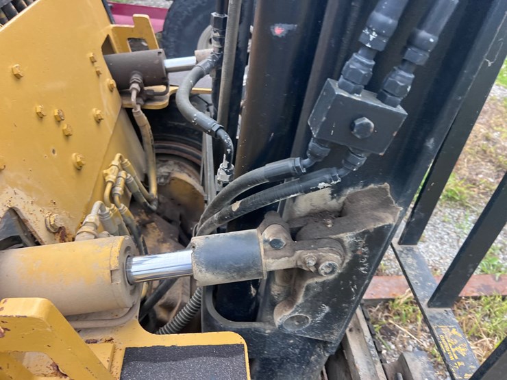 #2028-•-forklift-image-17