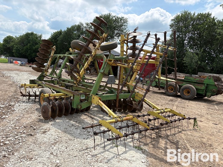 john-deere-230-image-7