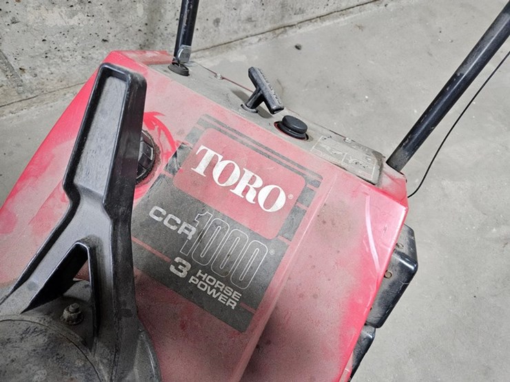 #155-•-toro-ccr1000-snow-thrower-image-8