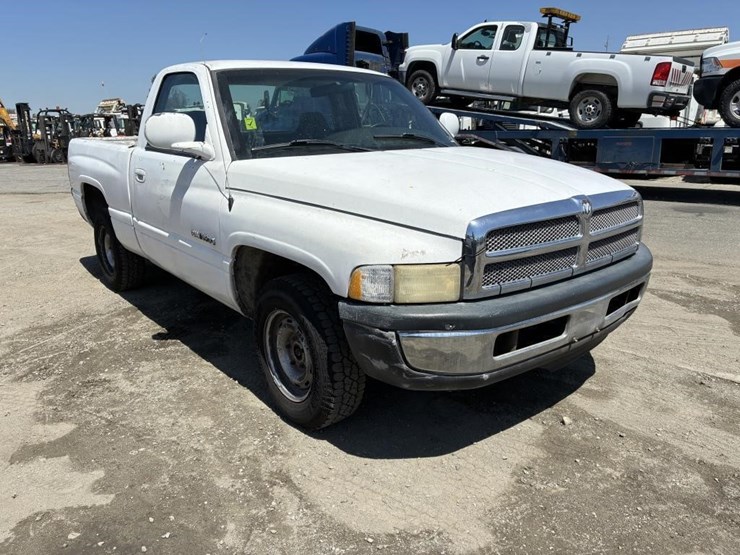 2001-dodge-ram-1500-image-2