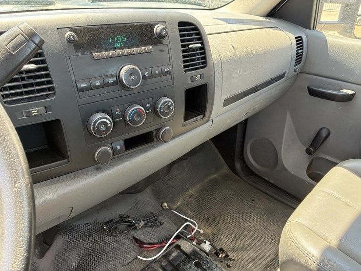 2011-chevrolet-silverado-2500-image-19