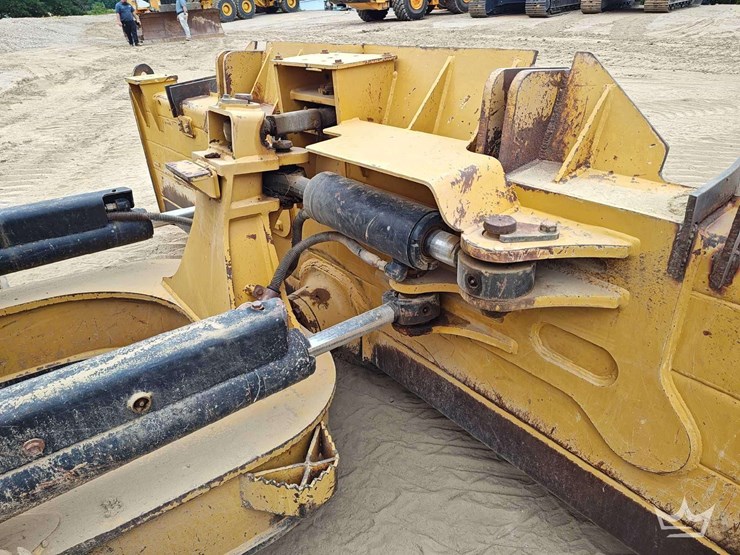 2016-caterpillar-d6h-image-32