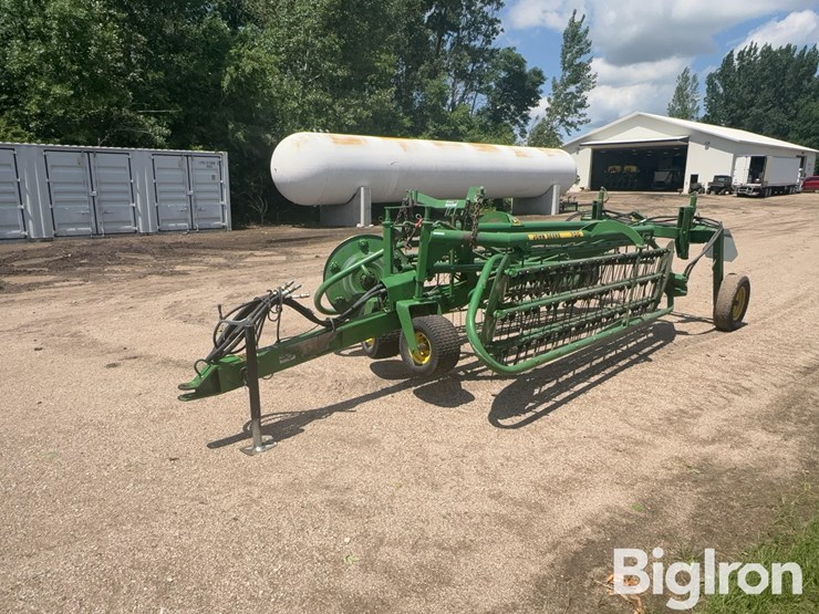 john-deere-700-image-1