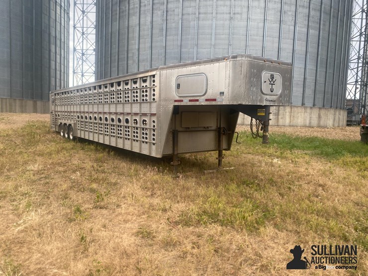 2018-wilson-livestock-trailer-image-3