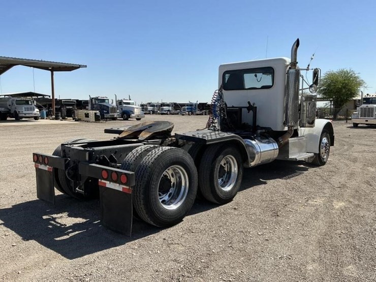 2000-peterbilt-379-image-4