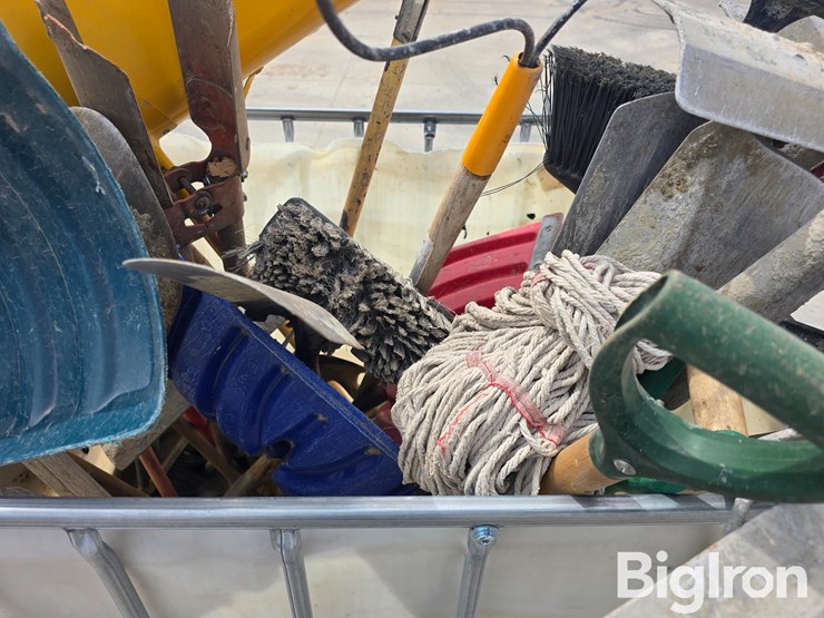long-handled-tool-assortment-image-9