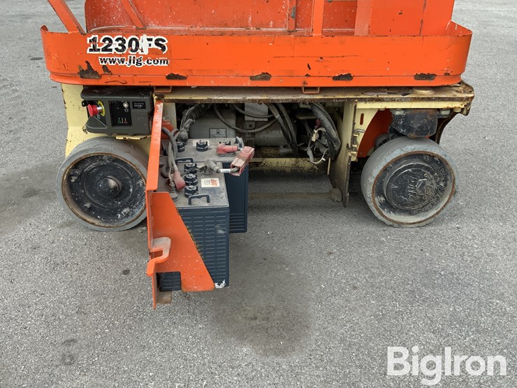 2016-jlg-1230es-image-9