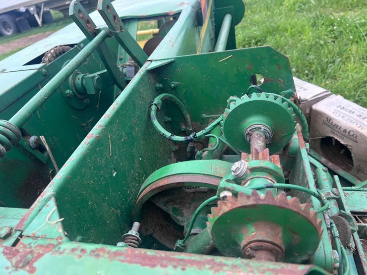 john-deere-334-image-11