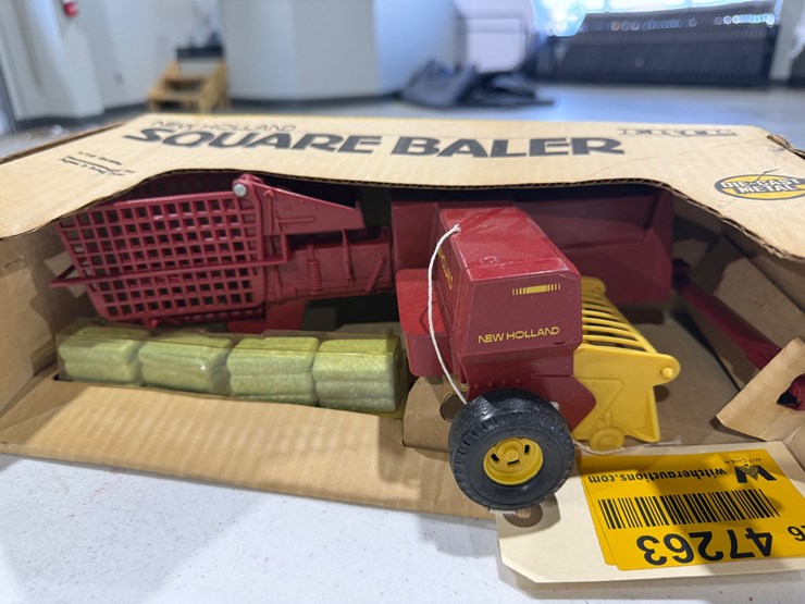 #47263-•-new-holland-square-baler-vintage-toy-image-7