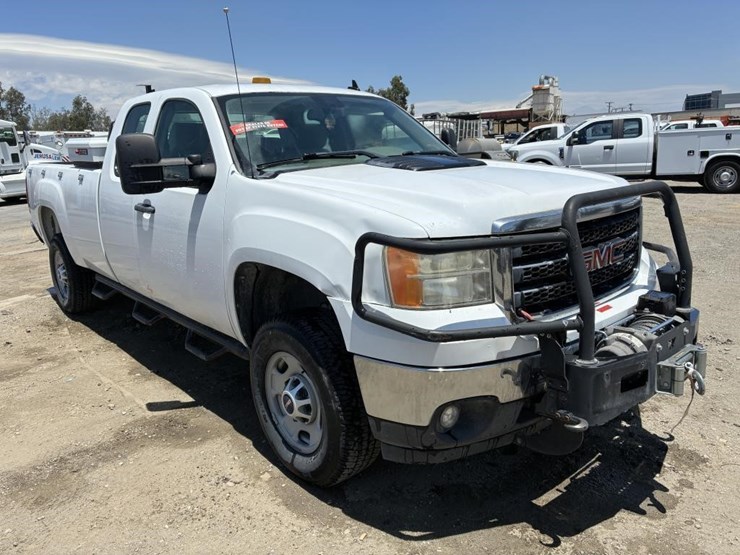 2012-gmc-sierra-2500-image-2