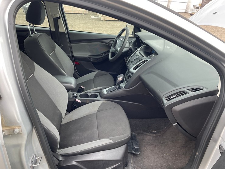 #2797-•-2012-ford-focus-se-sedan-image-33