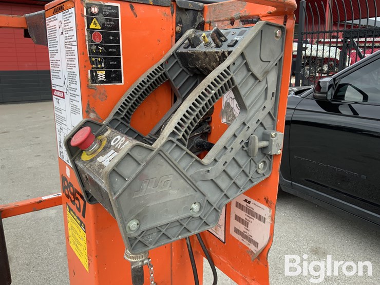 2016-jlg-1230es-image-12