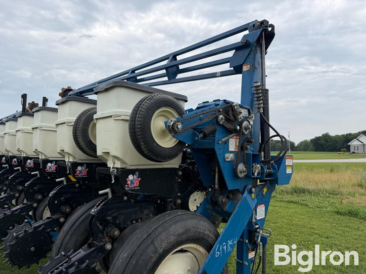 2006-kinze-3600-image-13