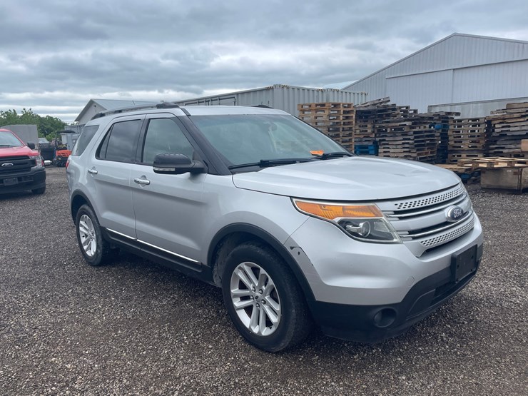 2015-ford-explorer-xlt-image-3