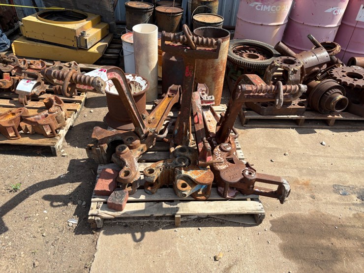 (3)-assorted-manual-tongs-&-pallet-of-tong-jaws-image-2