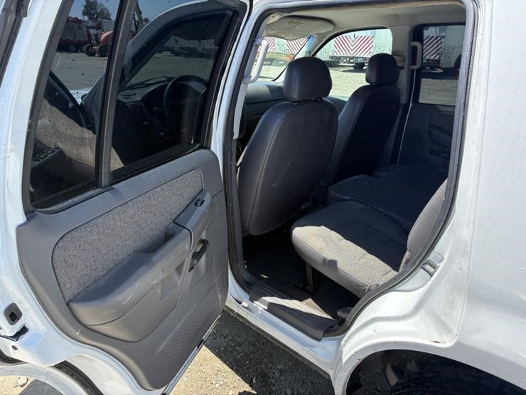 2005-ford-explorer-image-9