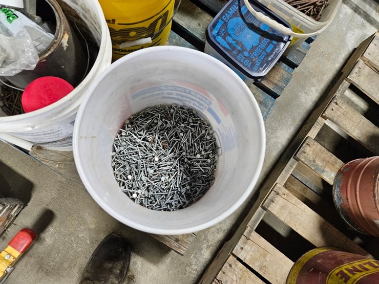 #162-•-pallet-of-nails-and-screws-image-3
